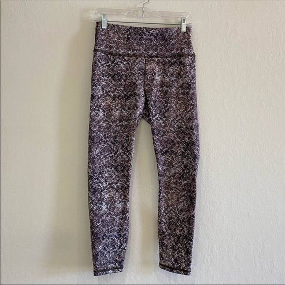 3/$25 🙌🏼 Fabletics Powerhold Printed Speckled Leggings Small - Picture 3 of 6